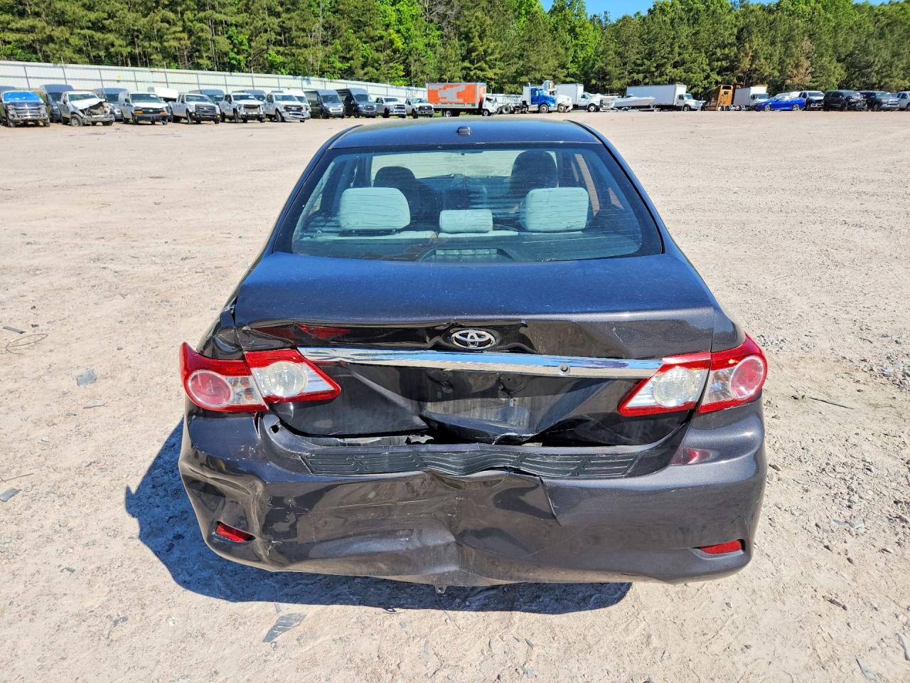 2011 TOYOTA COROLLA LE photo 11