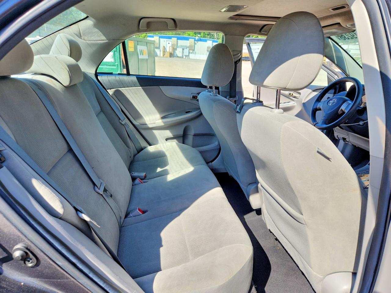 2011 TOYOTA COROLLA LE photo 19