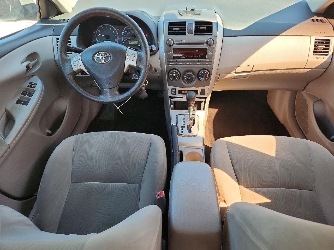 2011 TOYOTA COROLLA LE photo 15