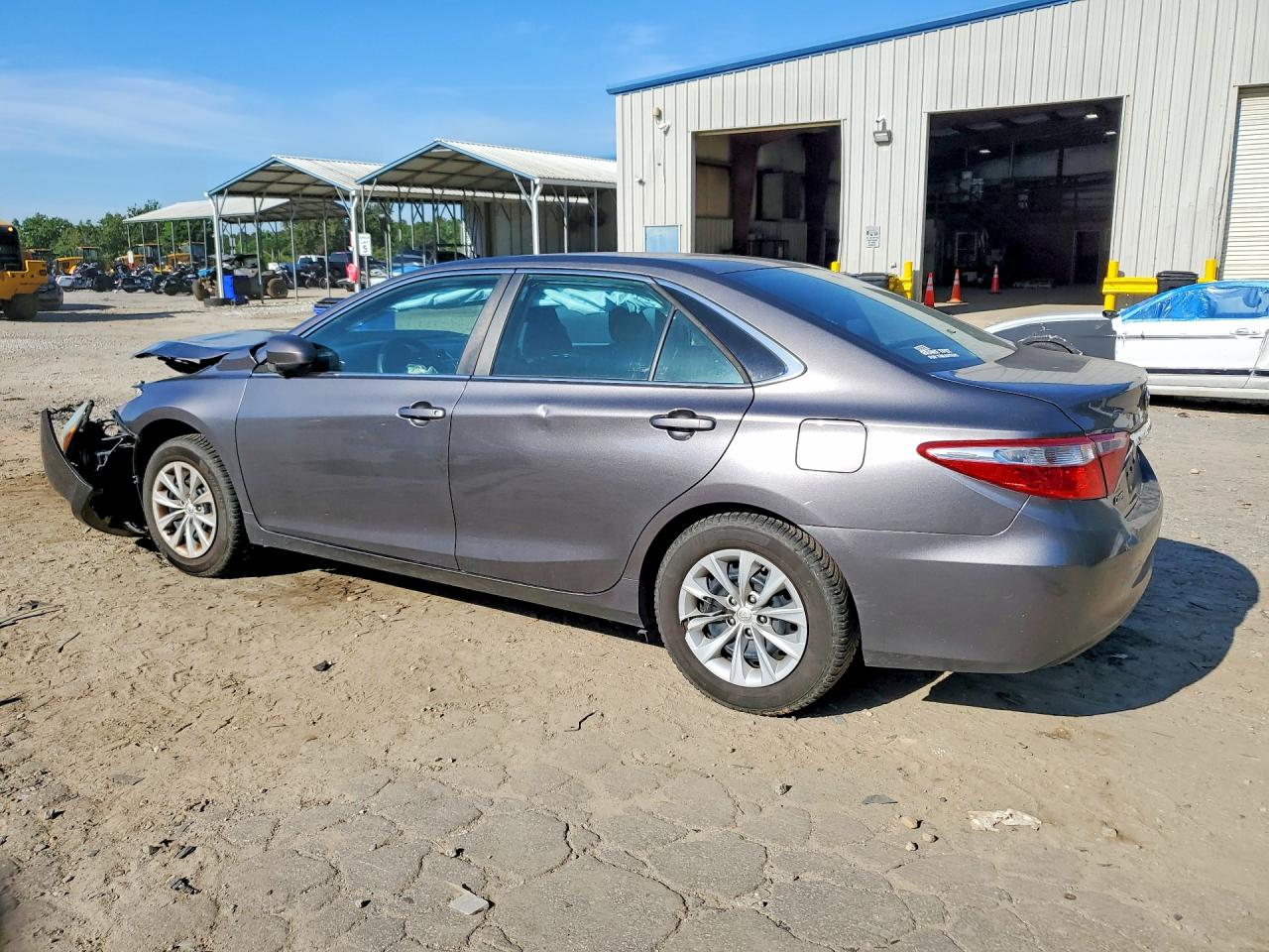 2015 TOYOTA CAMRY LE photo 2