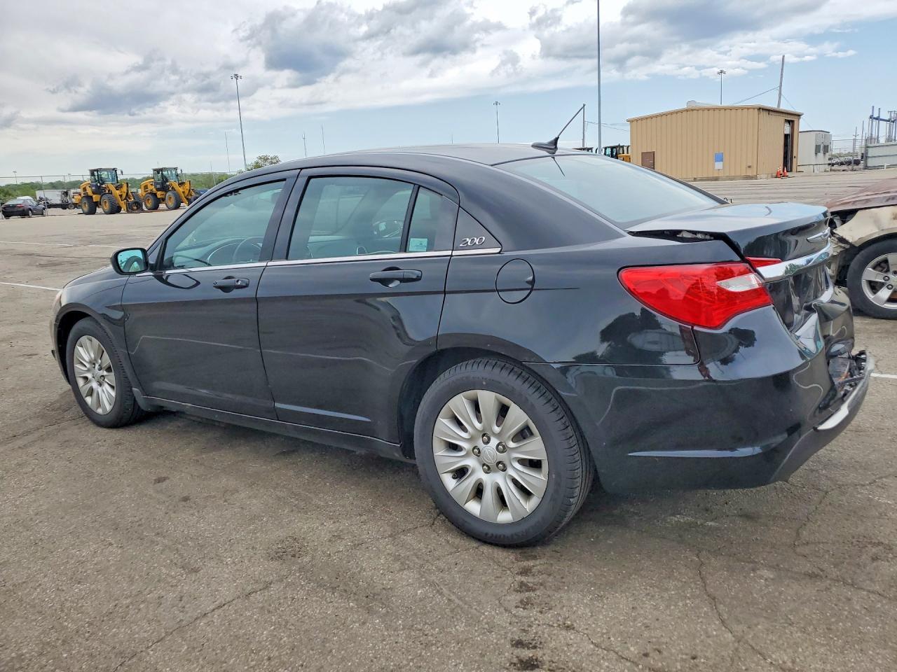 2013 CHRYSLER 200 LX photo 3
