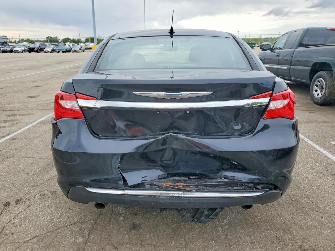 2013 CHRYSLER 200 LX photo 11