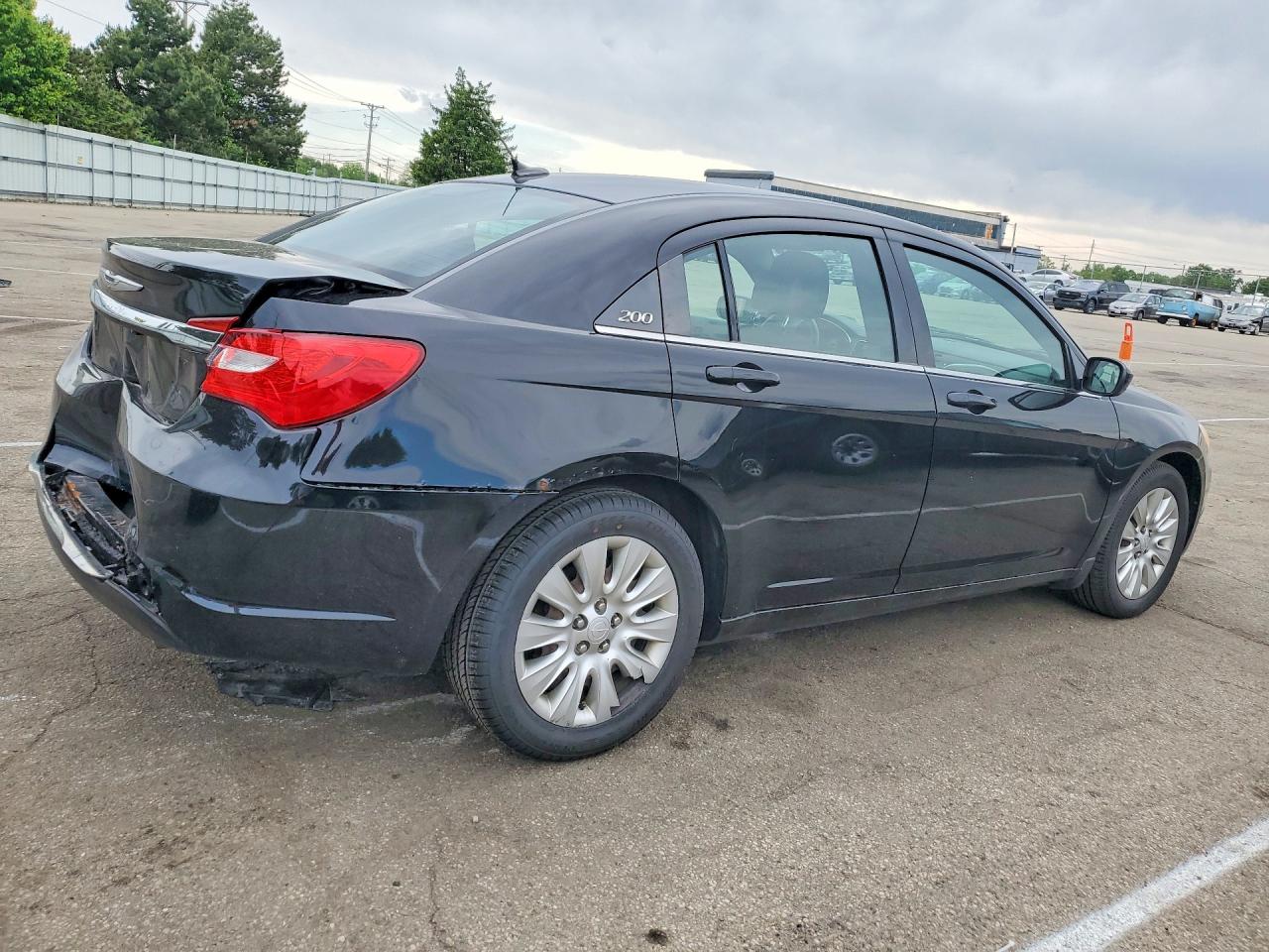 2013 CHRYSLER 200 LX photo 5