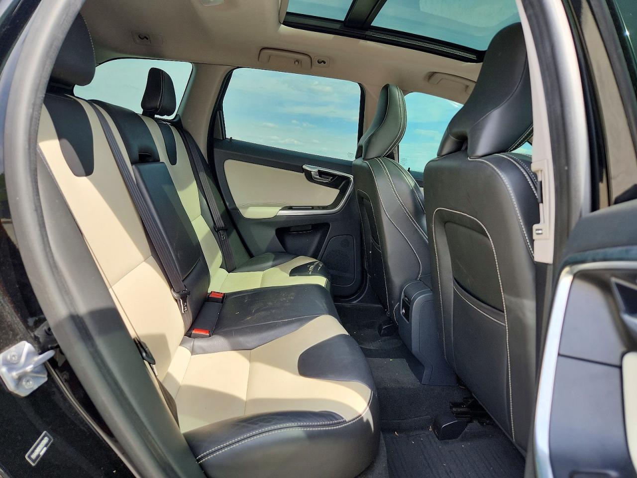 2017 VOLVO XC60 T5 DYNAMIC photo 11