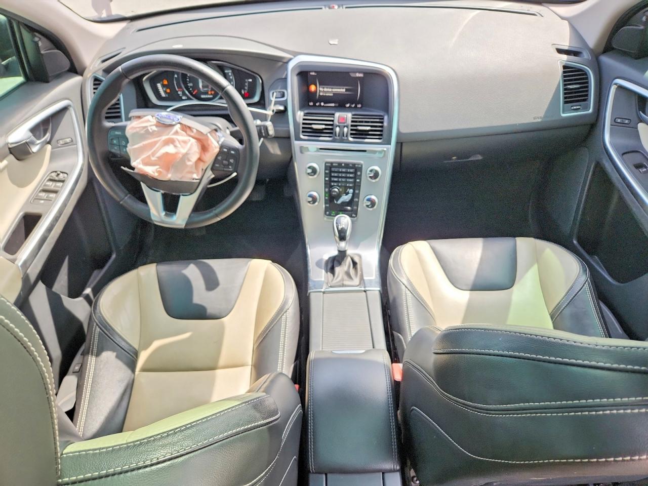 2017 VOLVO XC60 T5 DYNAMIC photo 8