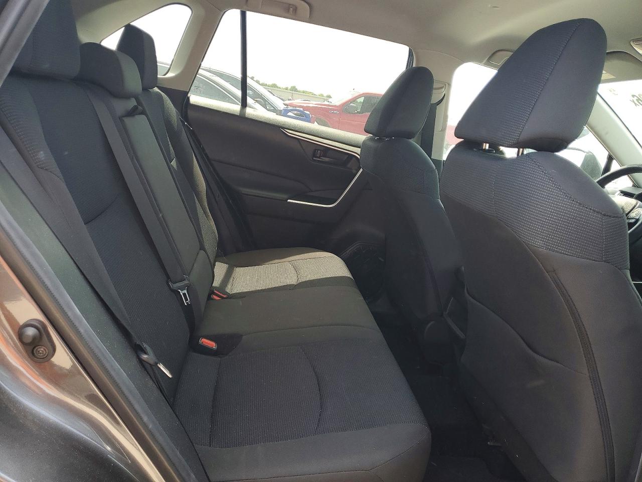 2021 TOYOTA RAV4 LE photo 21