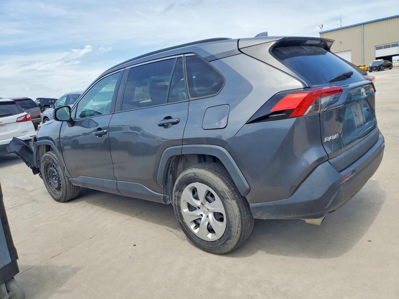 2021 TOYOTA RAV4 LE photo 3