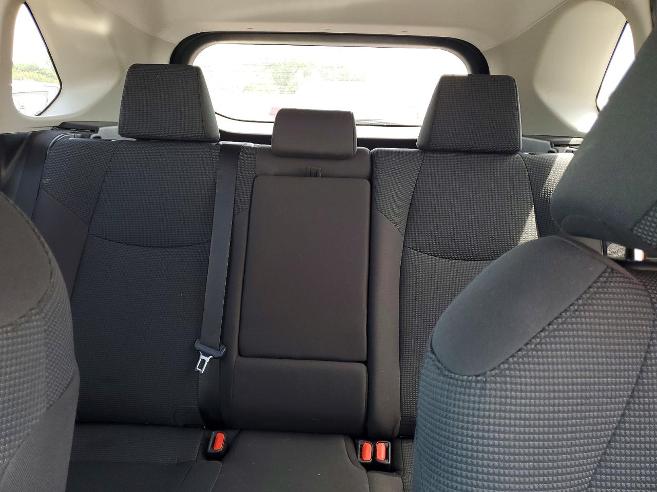 2021 TOYOTA RAV4 LE photo 19