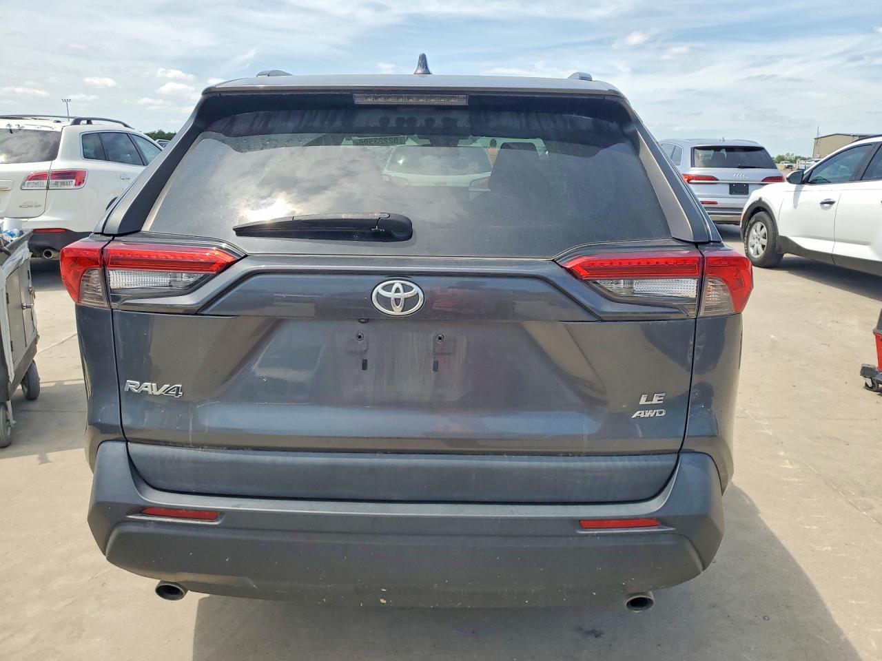 2021 TOYOTA RAV4 LE photo 11