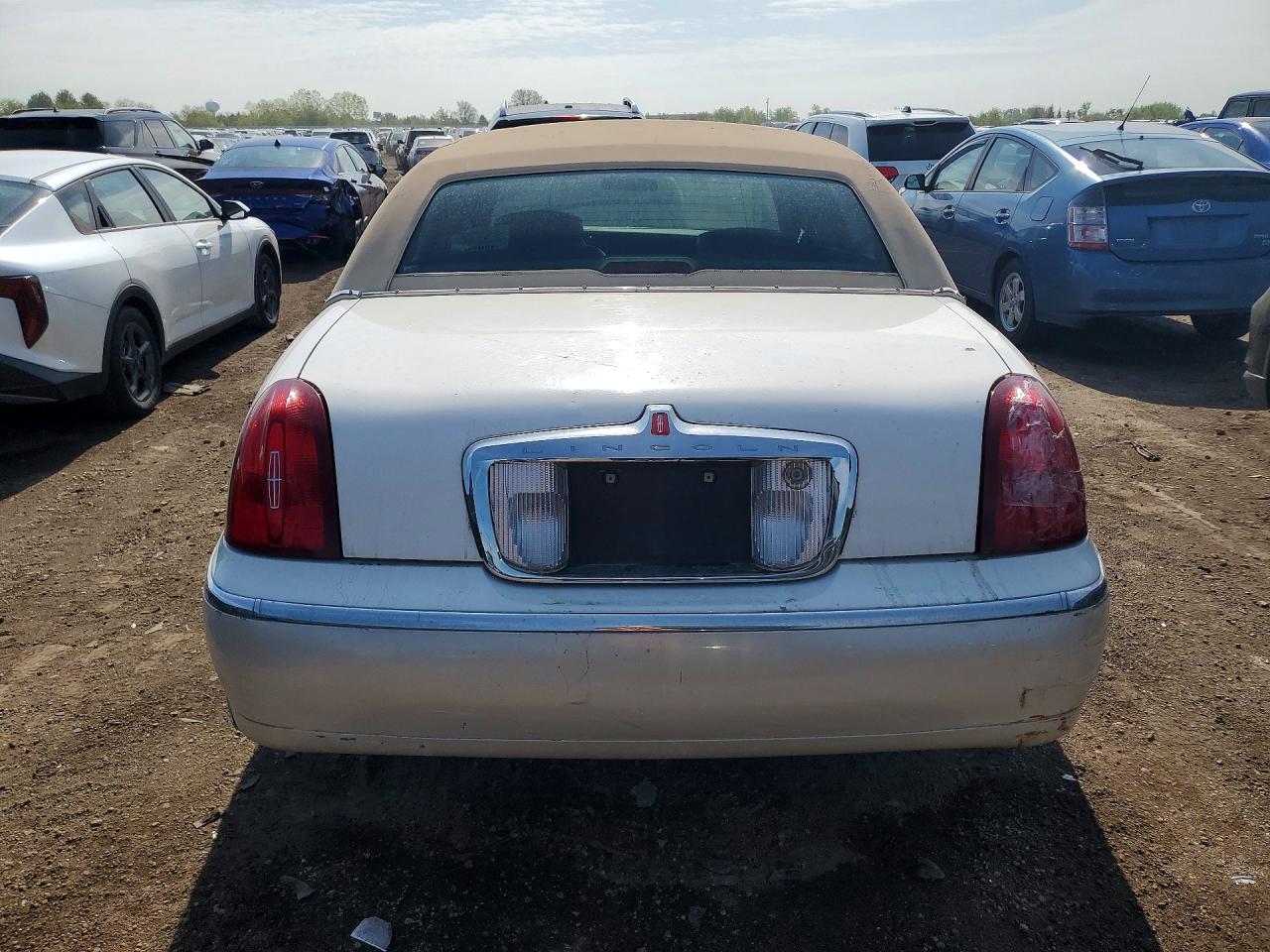 2000 LINCOLN TOWN CAR EXECUTIVE photo 11