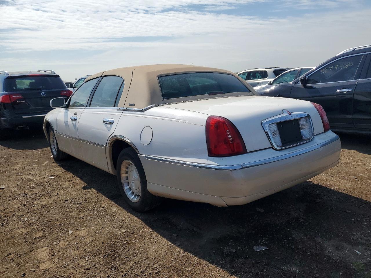 2000 LINCOLN TOWN CAR EXECUTIVE photo 3