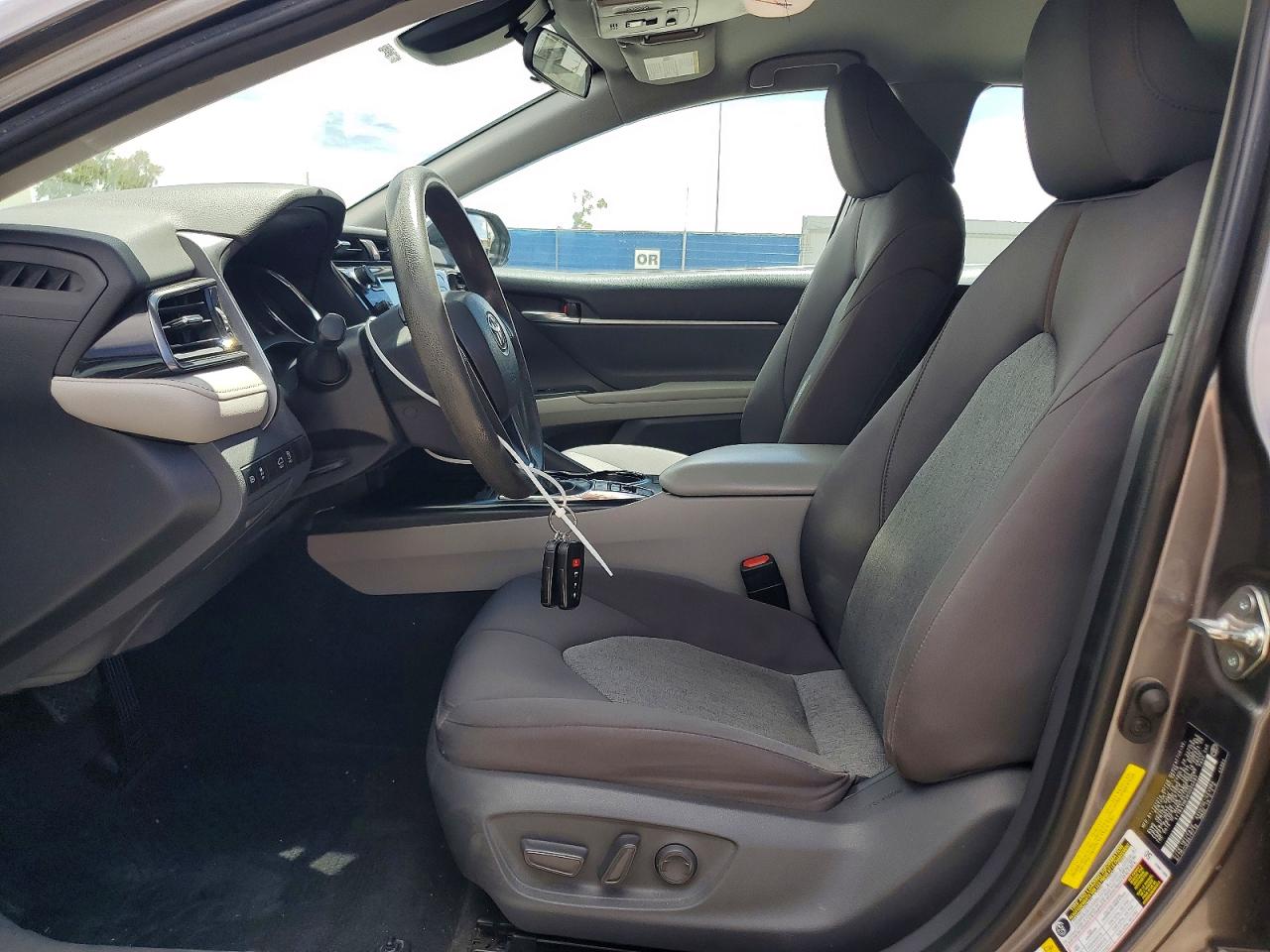 2019 TOYOTA CAMRY LE photo 7