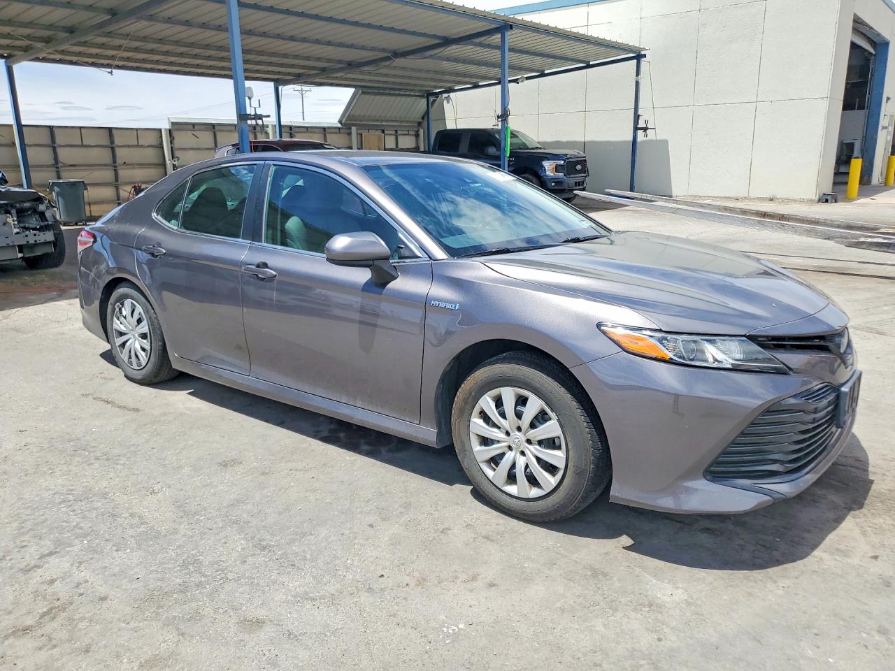 2019 TOYOTA CAMRY LE photo 4