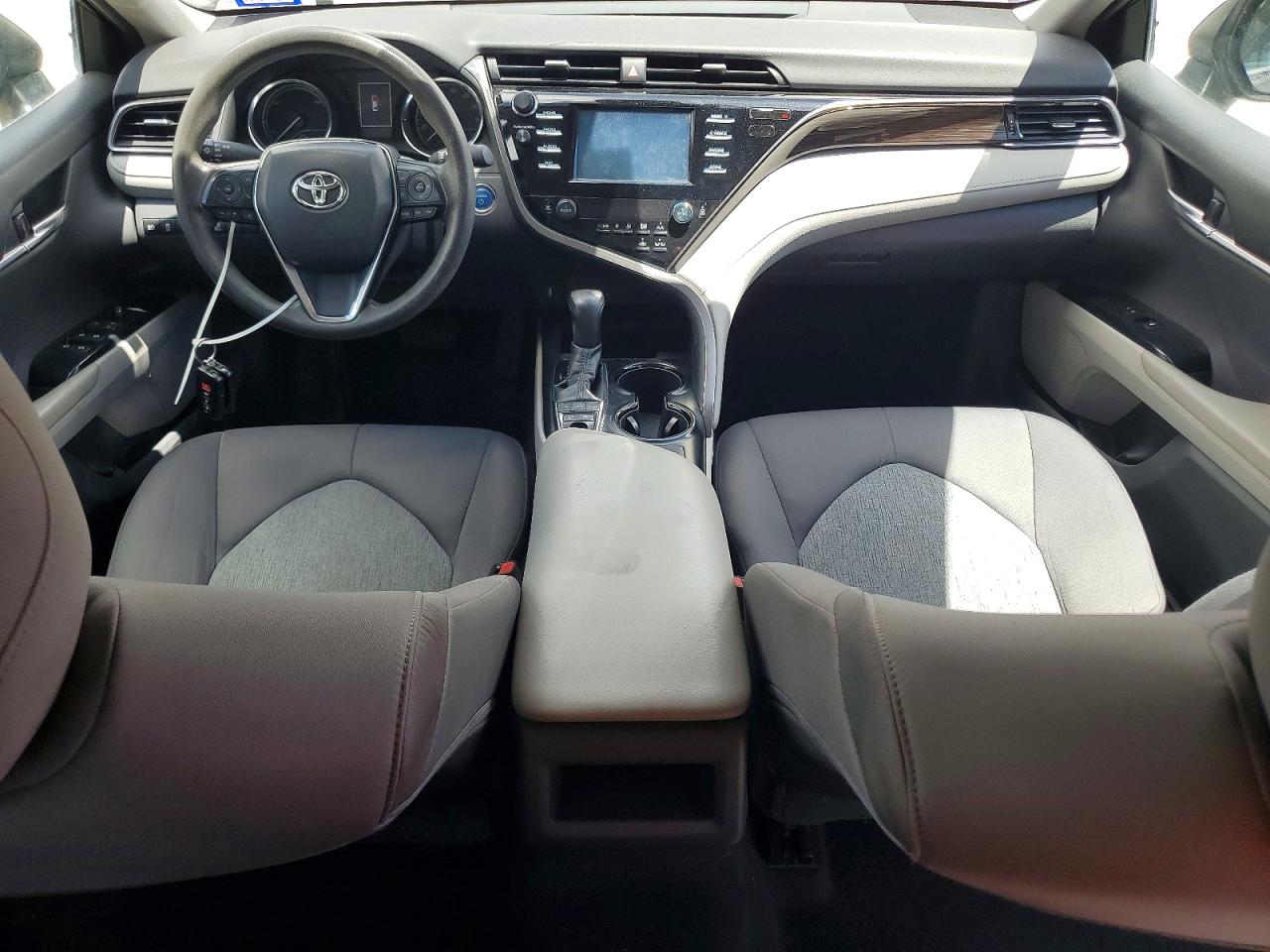 2019 TOYOTA CAMRY LE photo 8