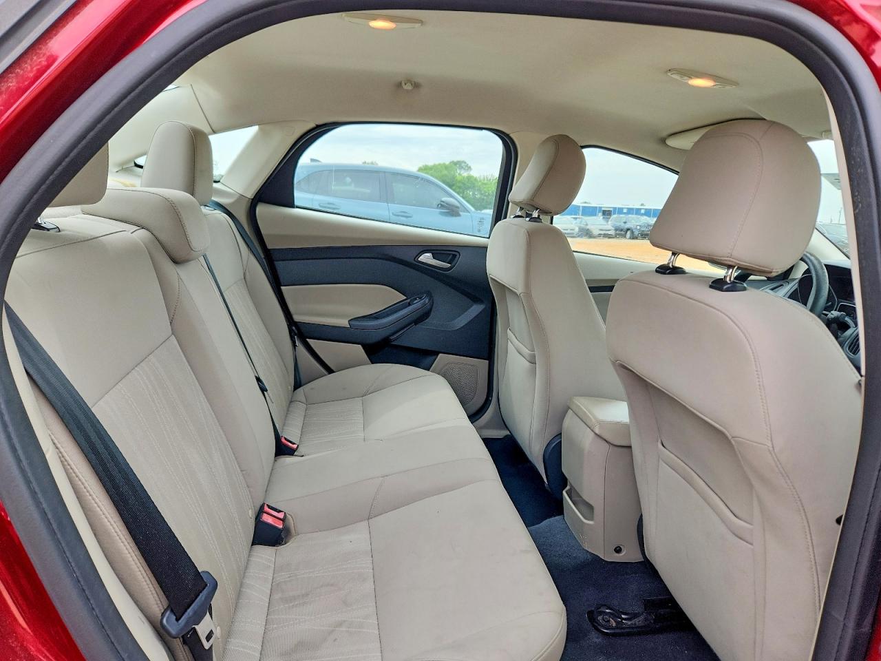 2015 FORD FOCUS SE photo 10