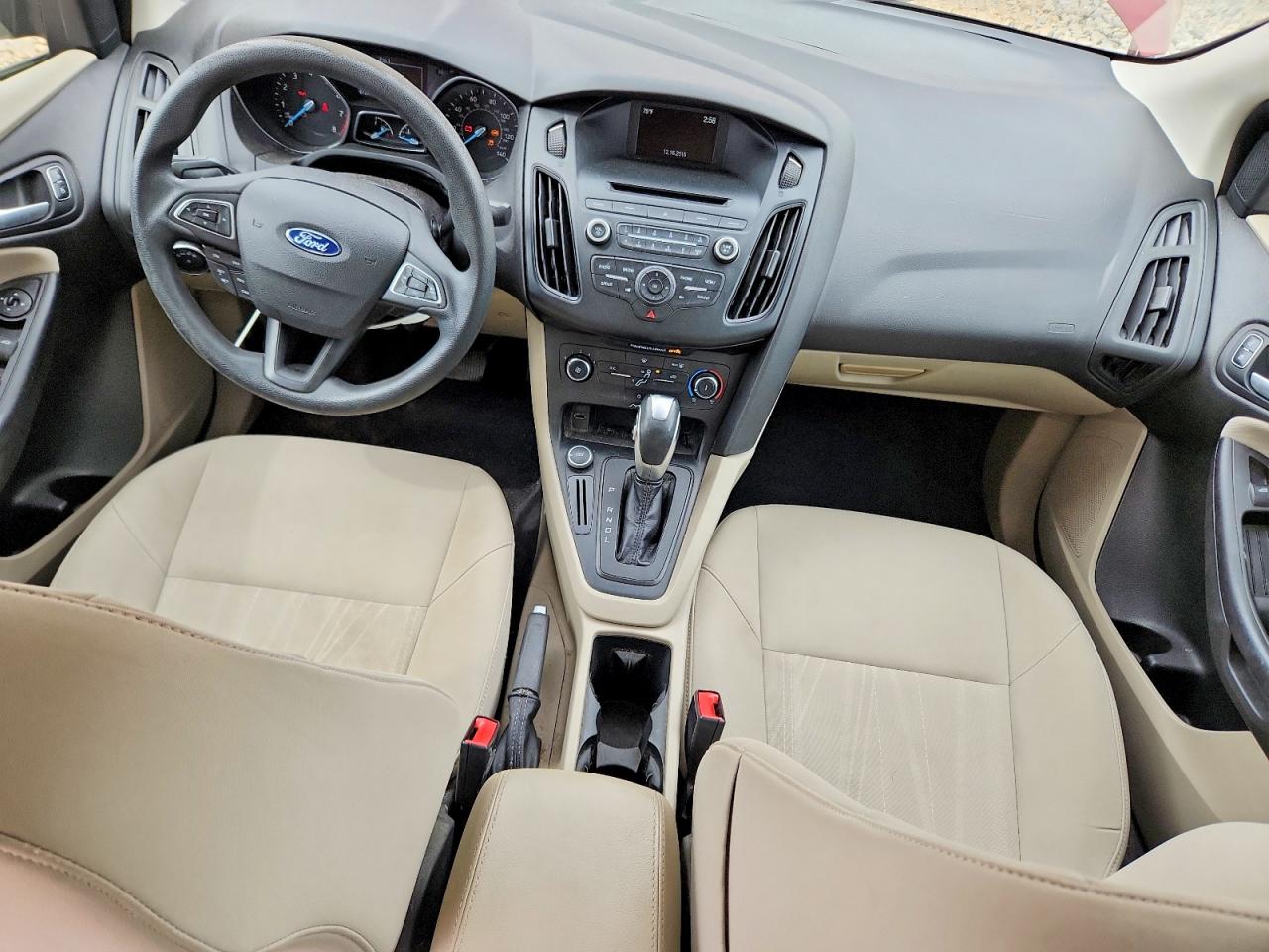 2015 FORD FOCUS SE photo 8
