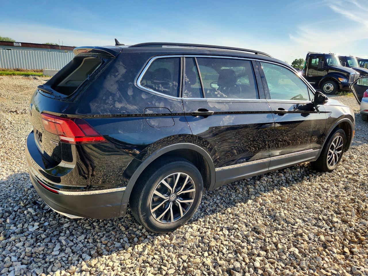 2020 VOLKSWAGEN TIGUAN SE photo 5