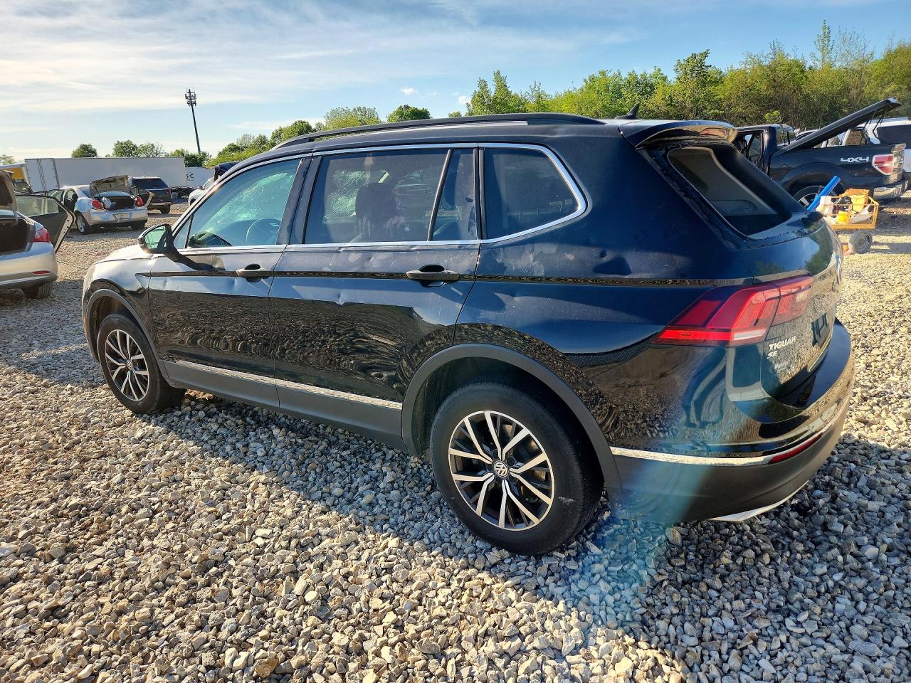 2020 VOLKSWAGEN TIGUAN SE photo 3
