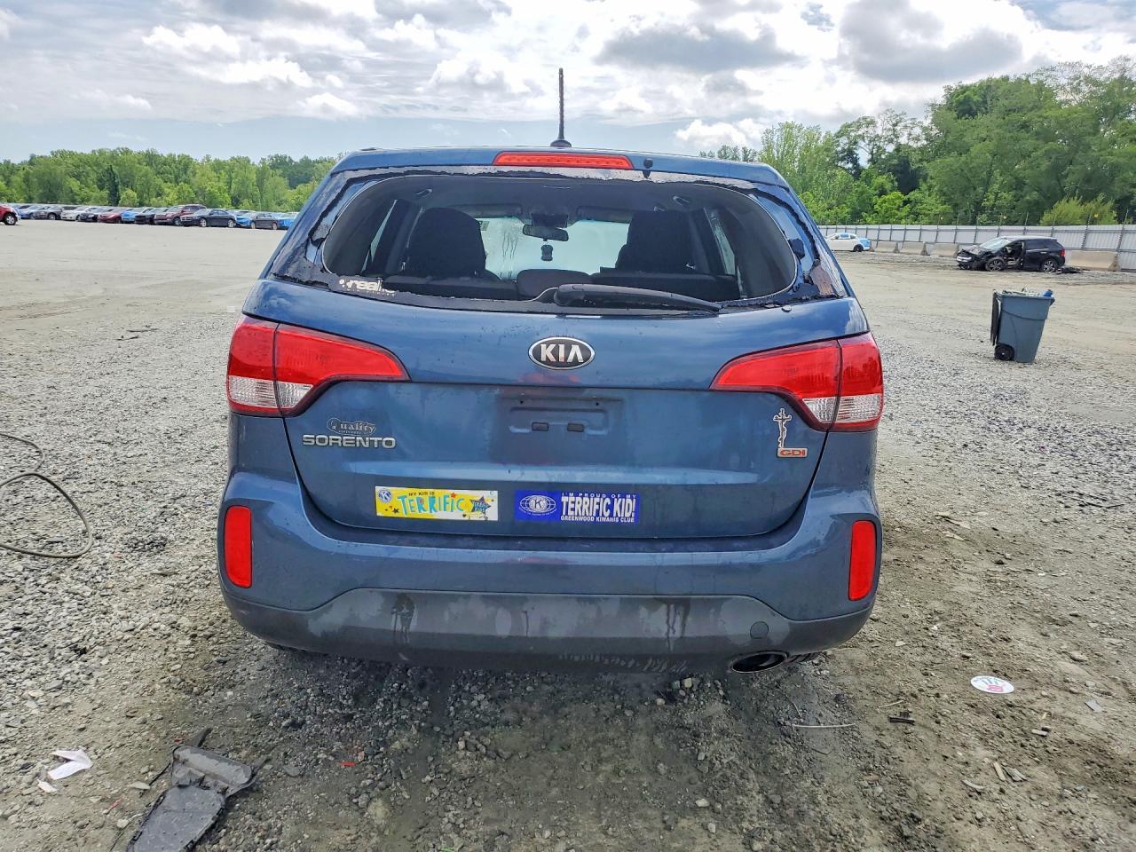 2015 KIA SORENTO LX photo 16