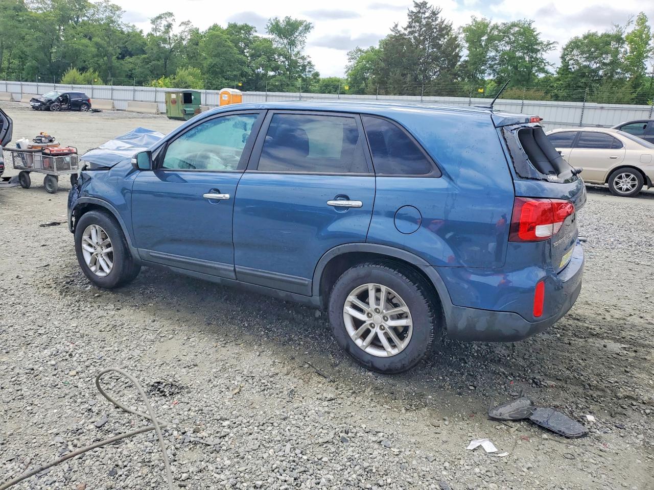 2015 KIA SORENTO LX photo 4