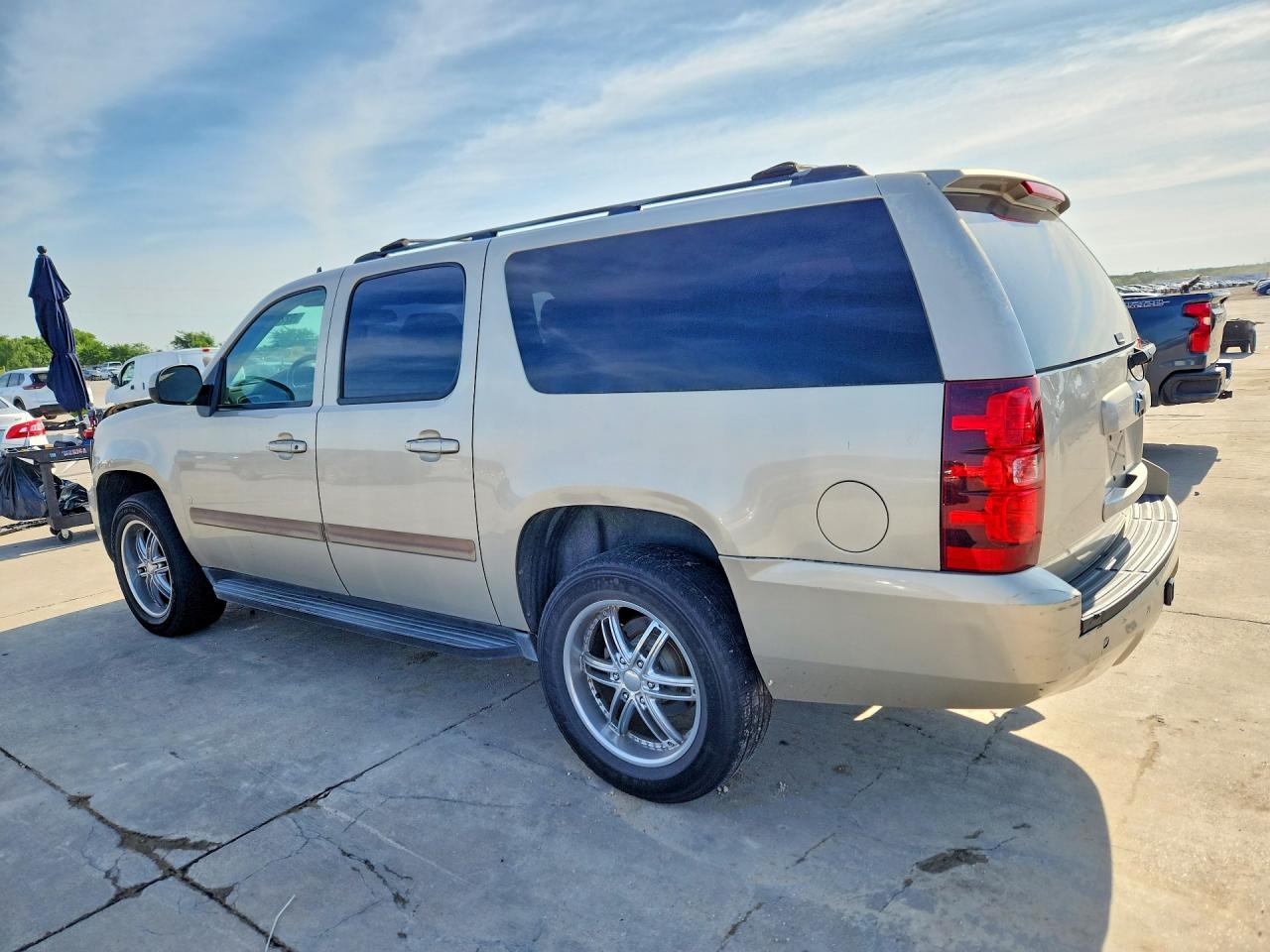 2007 CHEVROLET SUBURBAN K1500 photo 2