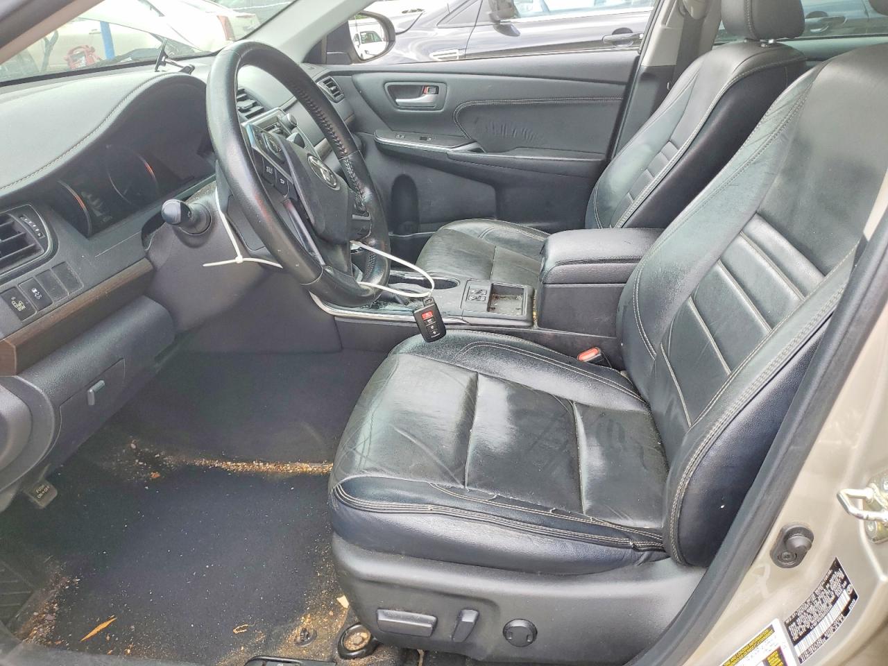 2016 TOYOTA CAMRY XLE photo 13