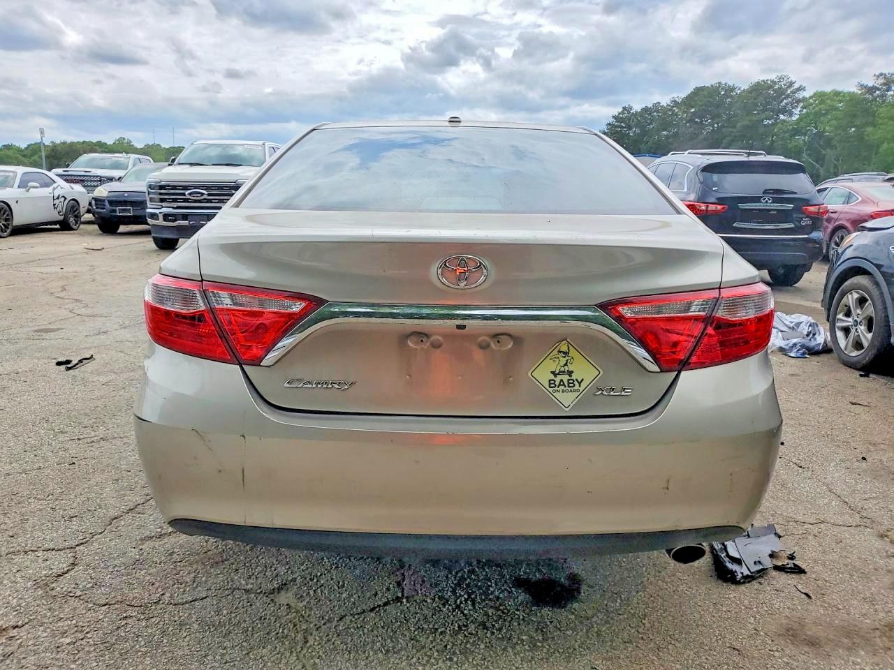 2016 TOYOTA CAMRY XLE photo 11