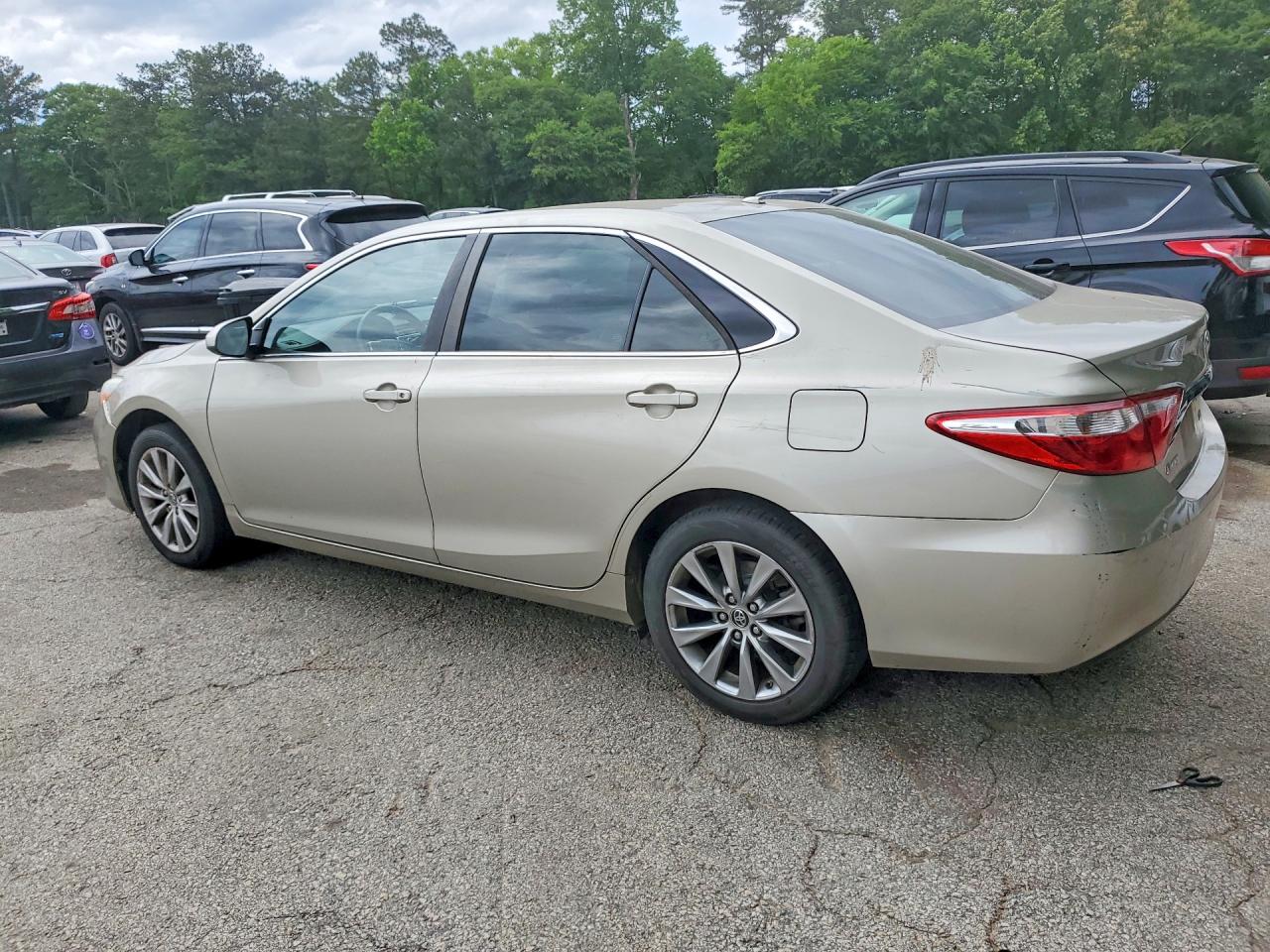 2016 TOYOTA CAMRY XLE photo 3