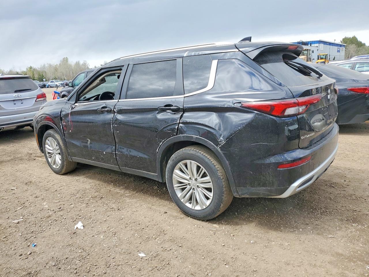 2024 MITSUBISHI OUTLANDER SE photo 4