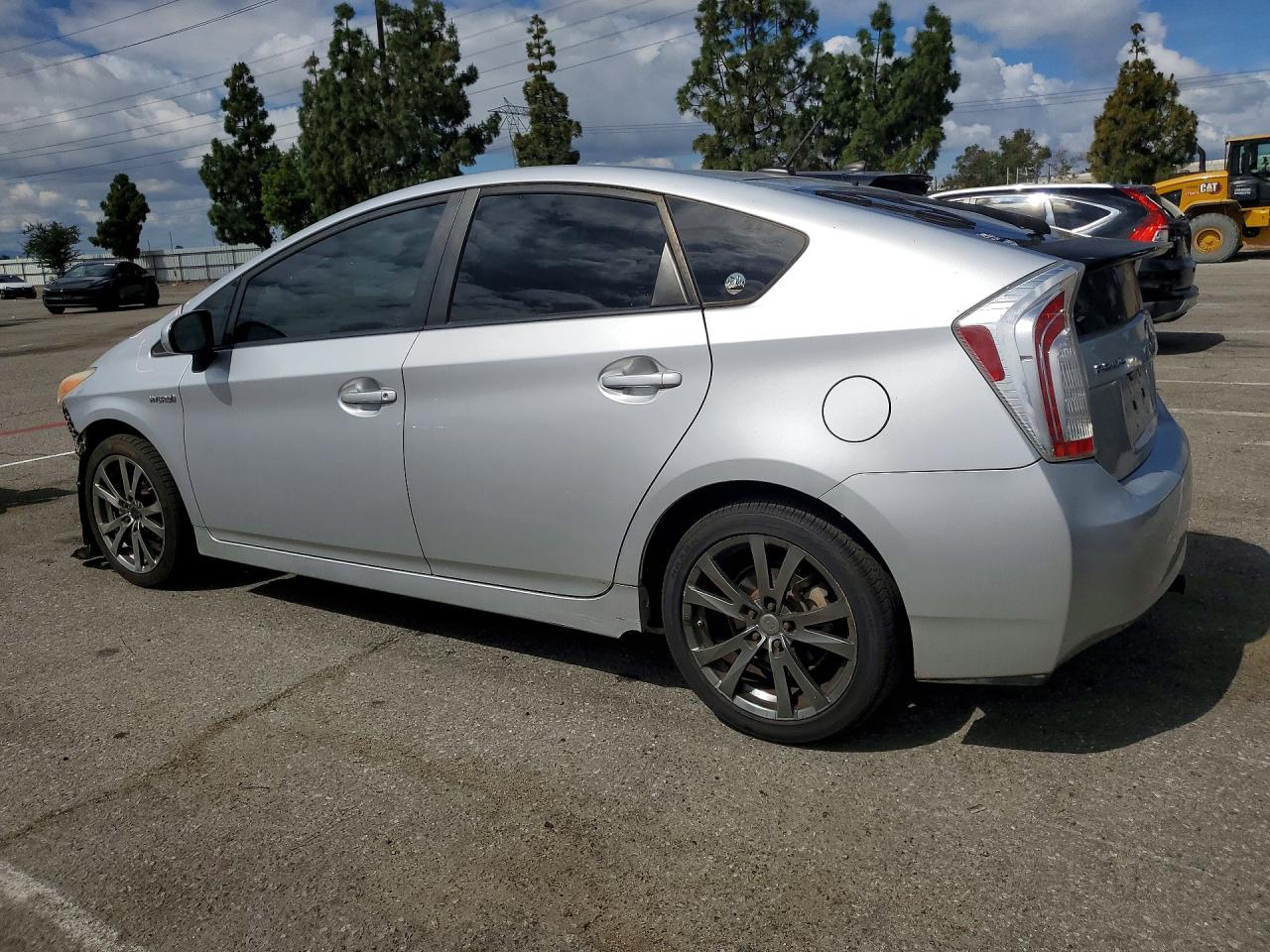 2012 TOYOTA PRIUS THREE photo 2