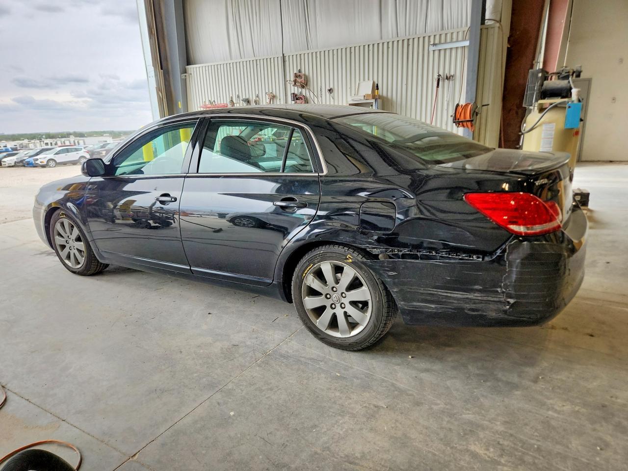 2005 TOYOTA AVALON TOURING photo 3