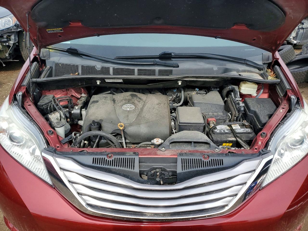 2017 TOYOTA SIENNA XLE 8-PASSENGER photo 12