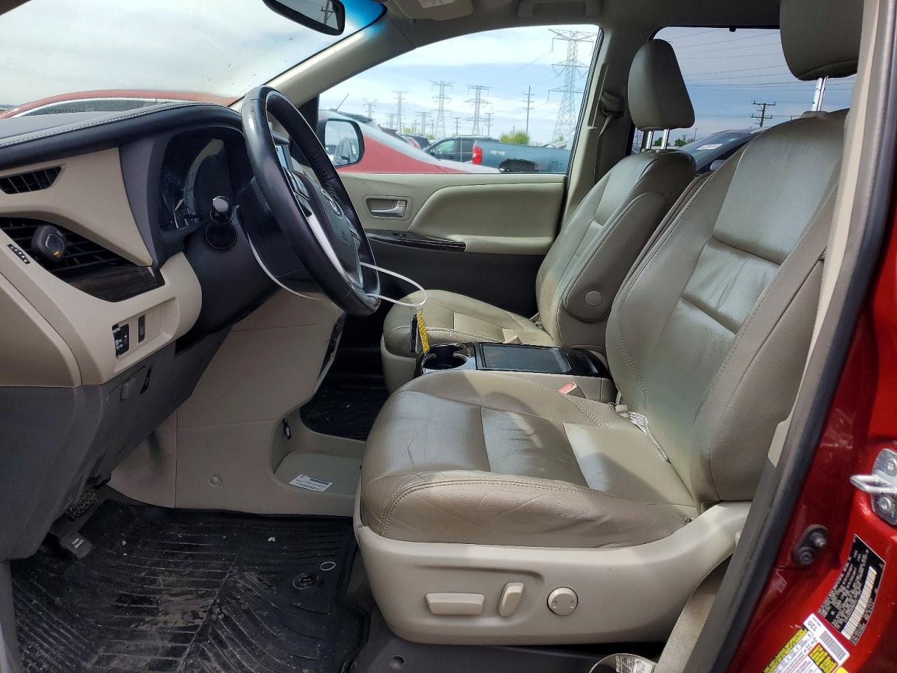 2017 TOYOTA SIENNA XLE 8-PASSENGER photo 7