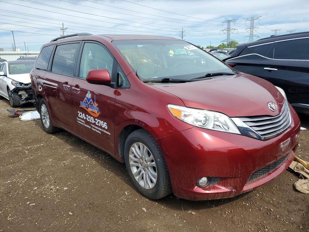 2017 TOYOTA SIENNA XLE 8-PASSENGER photo 4