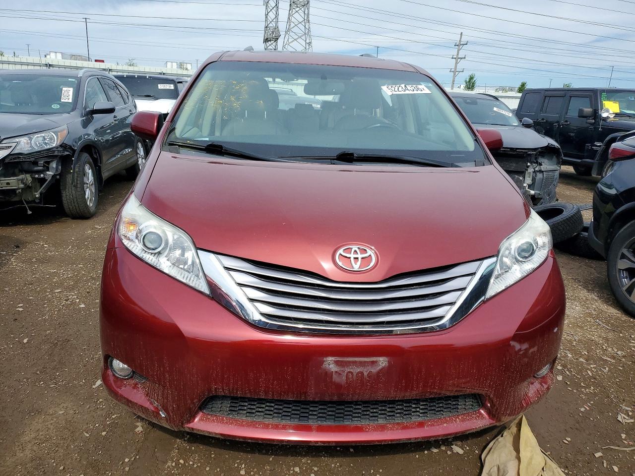 2017 TOYOTA SIENNA XLE 8-PASSENGER photo 5