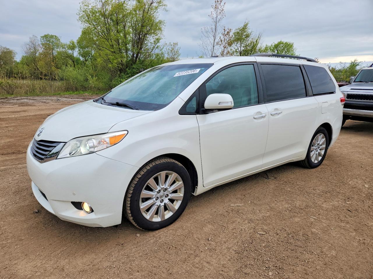 2013 TOYOTA SIENNA