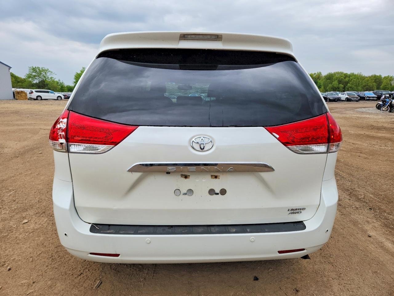 2013 TOYOTA SIENNA LIMITED 7-PASSENGER photo 16