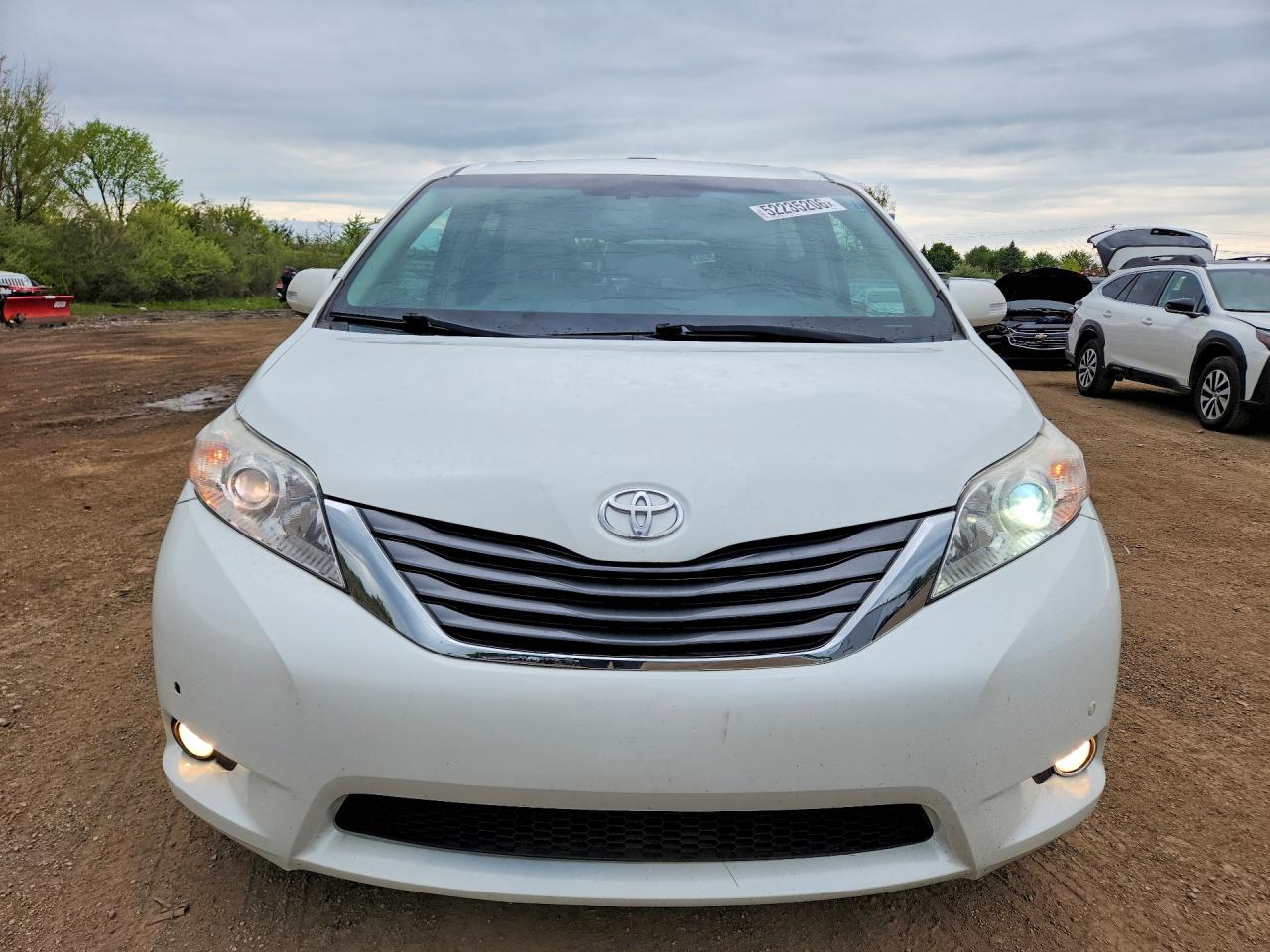 2013 TOYOTA SIENNA LIMITED 7-PASSENGER photo 13