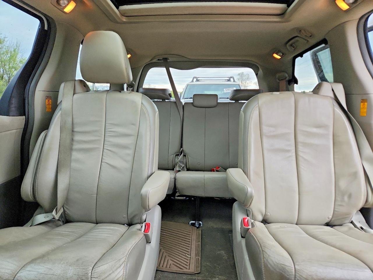 2013 TOYOTA SIENNA LIMITED 7-PASSENGER photo 28