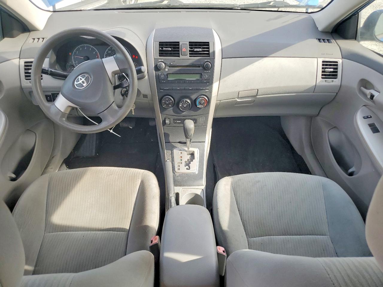 2010 TOYOTA COROLLA LE photo 15
