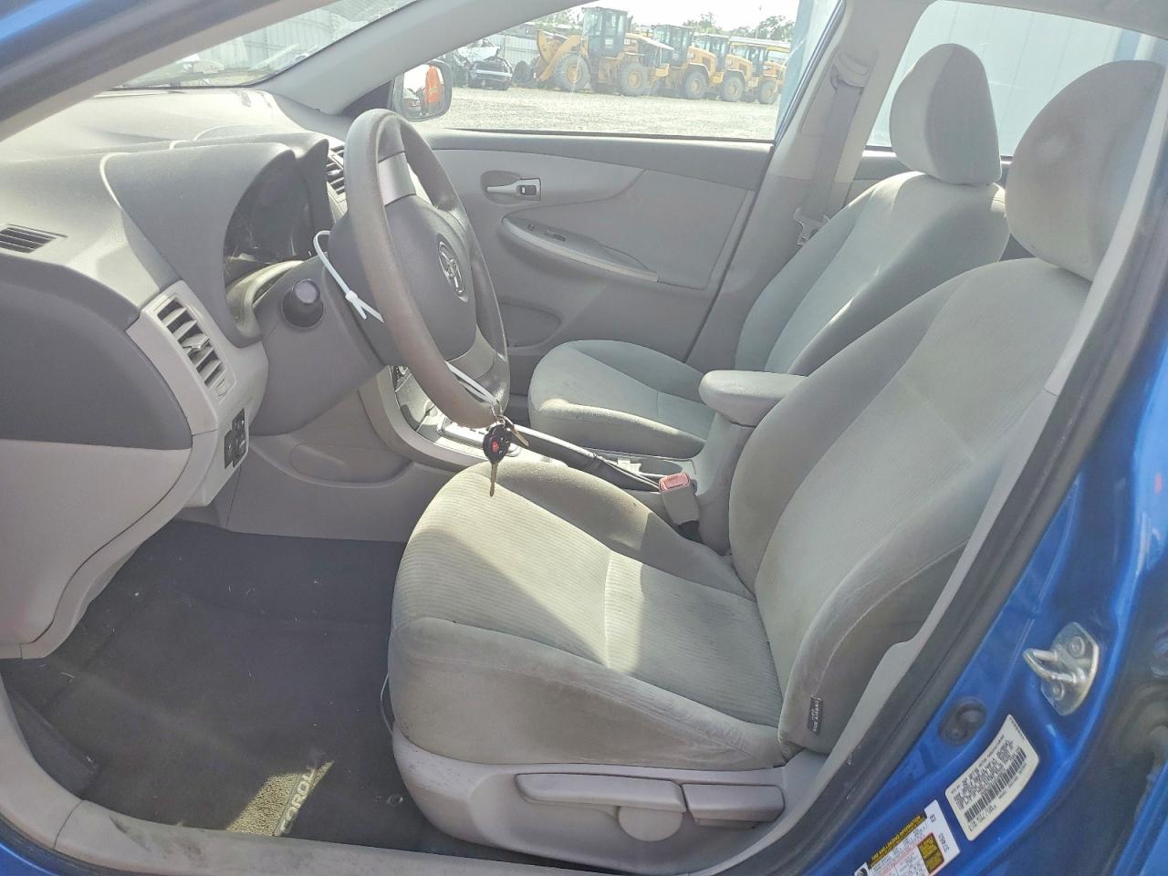 2010 TOYOTA COROLLA LE photo 13