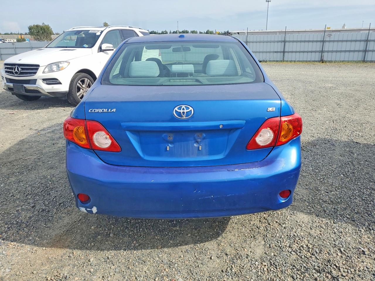 2010 TOYOTA COROLLA LE photo 11
