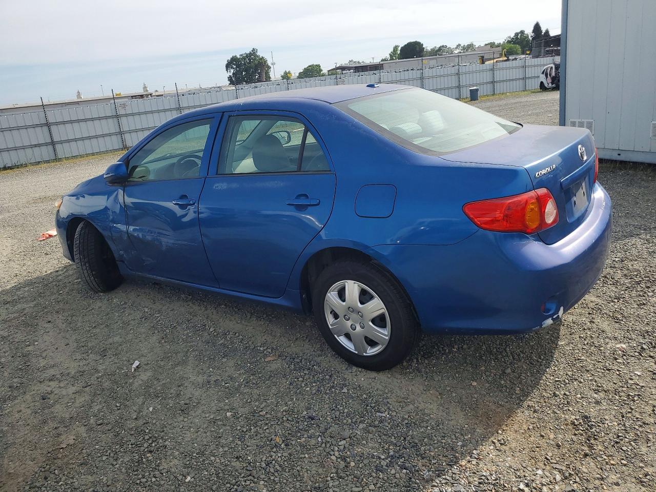 2010 TOYOTA COROLLA LE photo 3