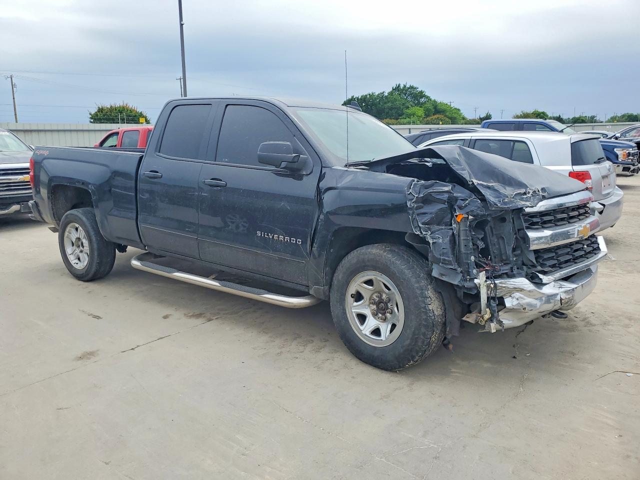 2017 CHEVROLET SILVERADO K1500 LT photo 7