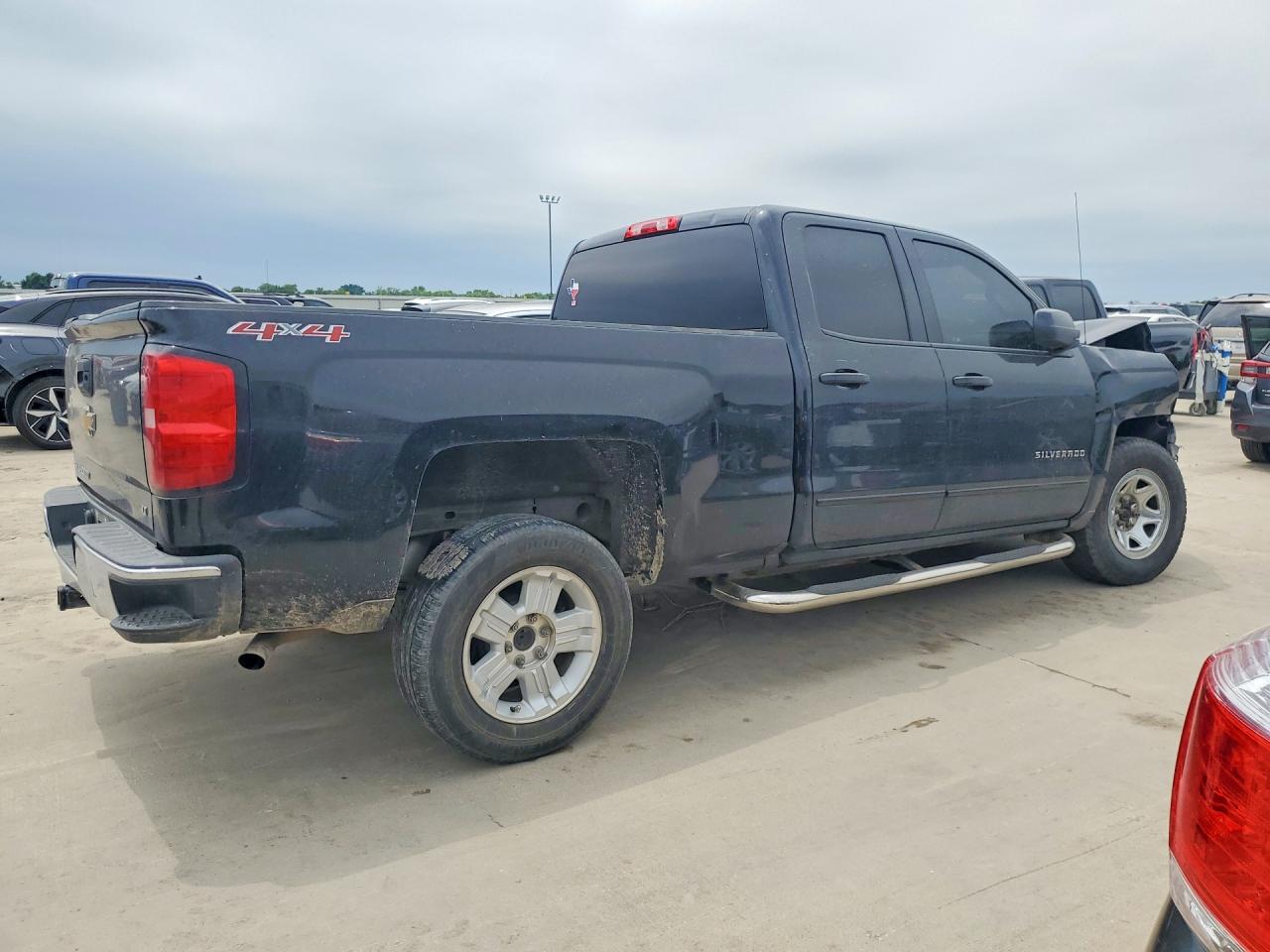 2017 CHEVROLET SILVERADO K1500 LT photo 5