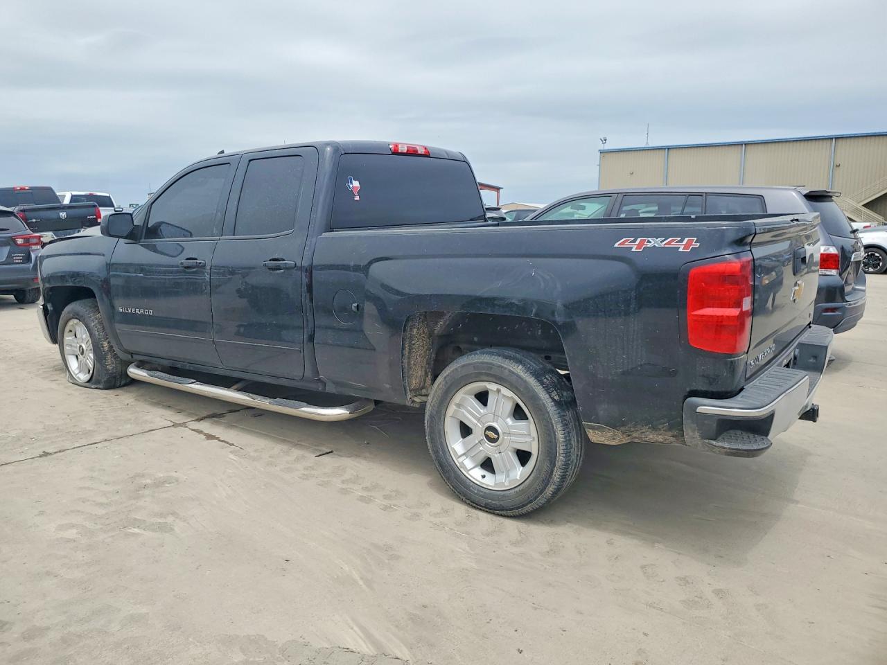 2017 CHEVROLET SILVERADO K1500 LT photo 3