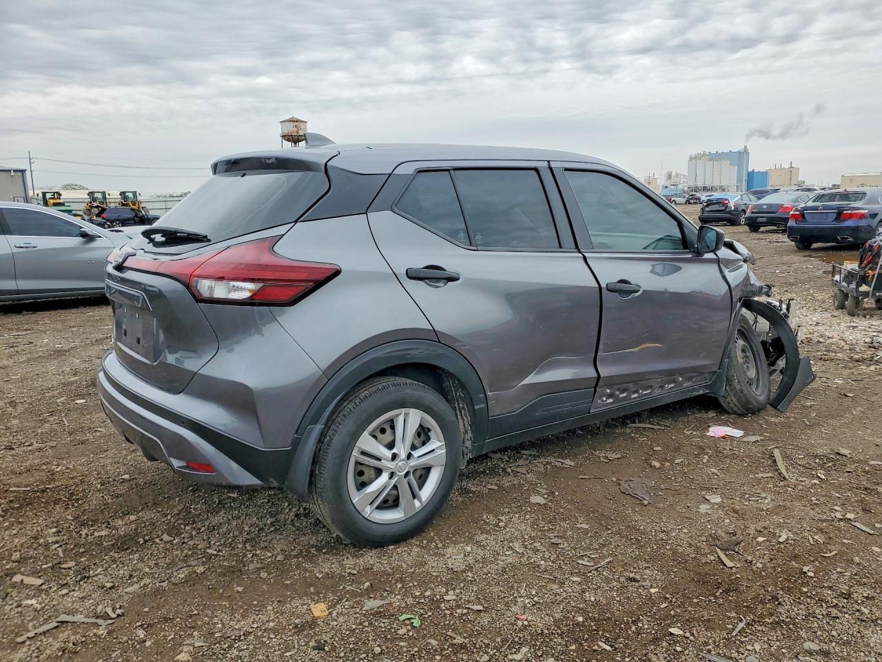 2023 NISSAN KICKS S photo 5