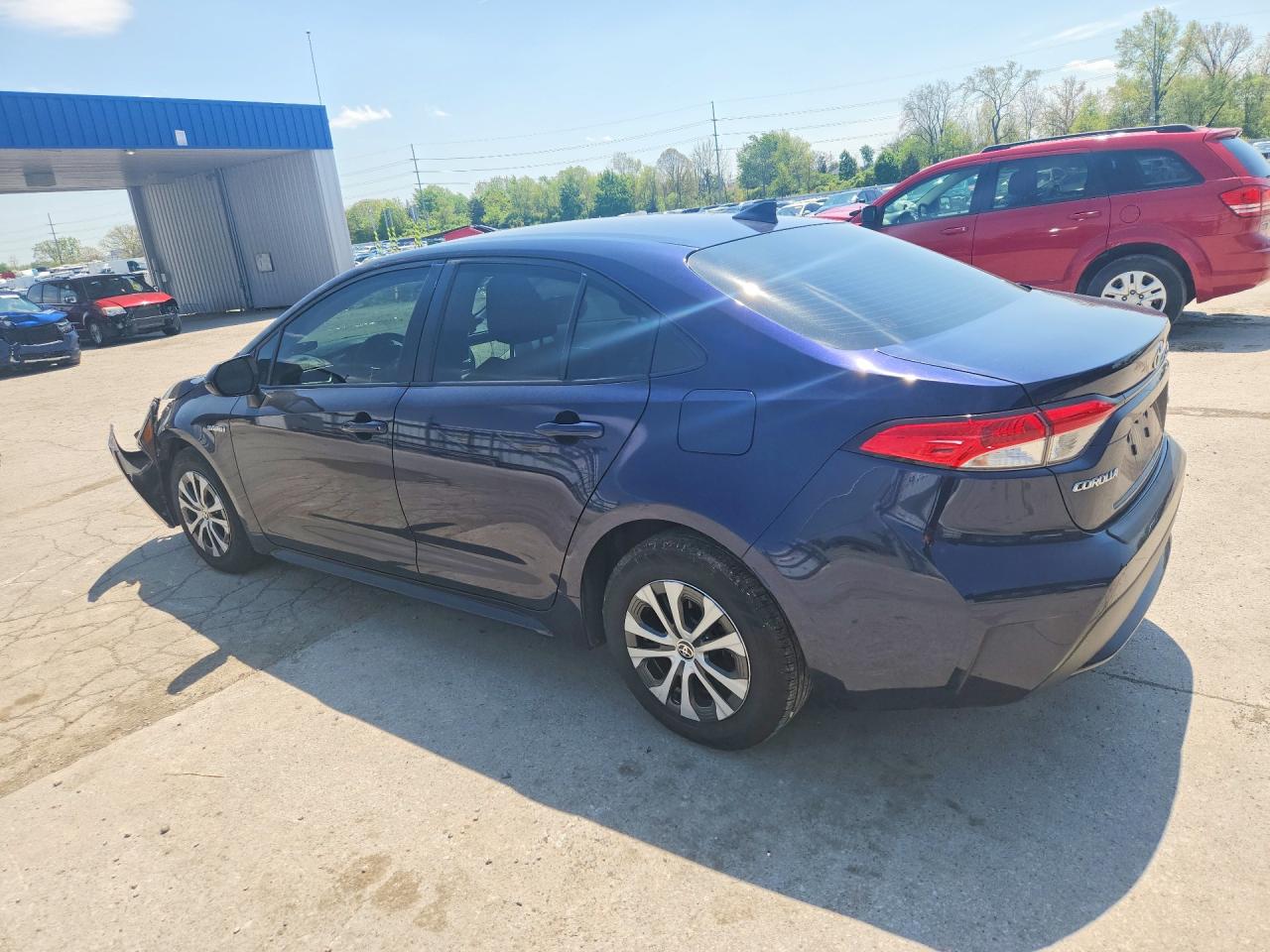2021 TOYOTA COROLLA LE photo 3