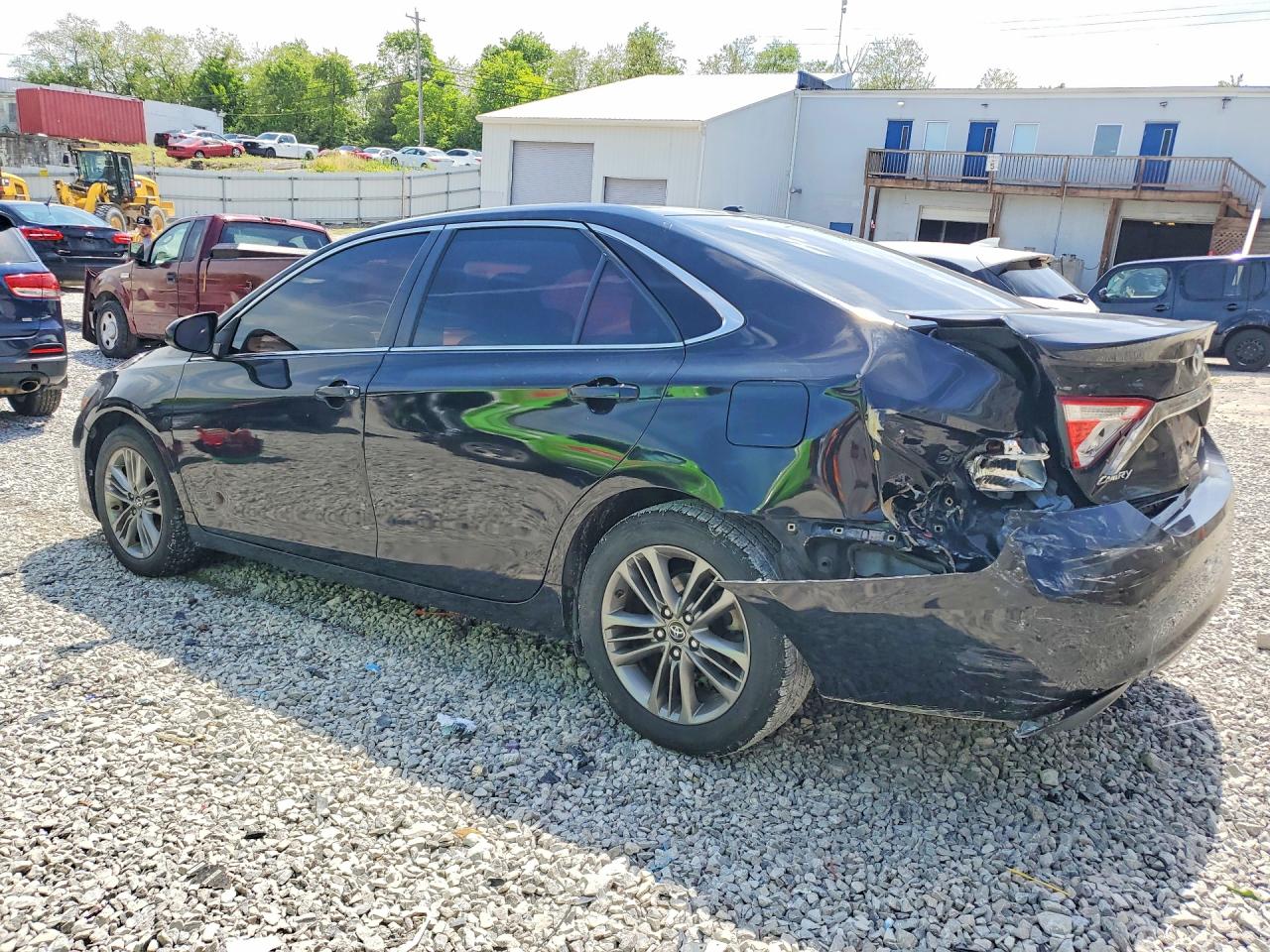 2017 TOYOTA CAMRY SE photo 2