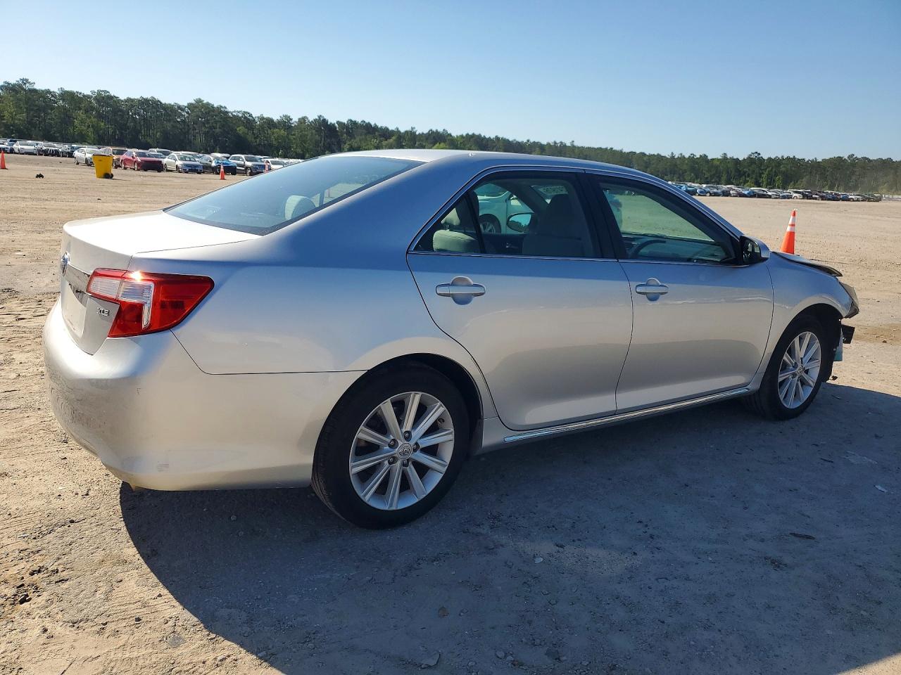 2013 TOYOTA CAMRY XLE photo 7